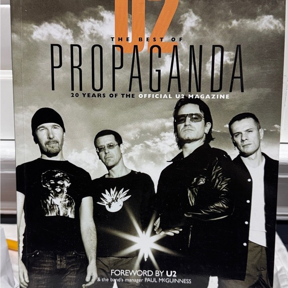🎸 Vintage Early 2000’s U2 “Propaganda” Anthology – A Must-Have for Super Fans! - Picture 2 of 16